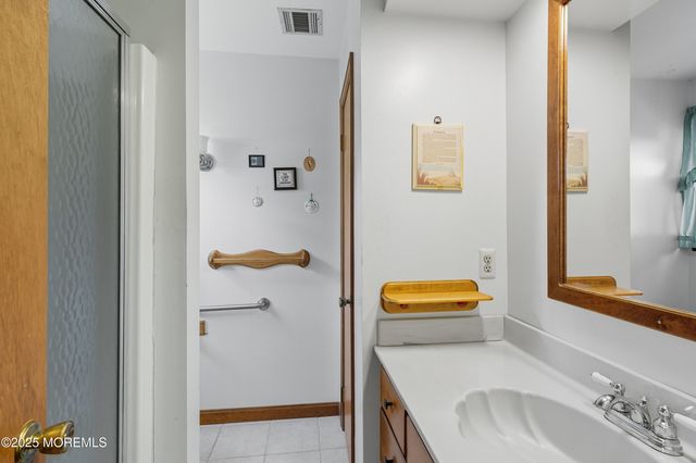 118 N Lakeshore Drive, Manahawkin, NJ 08050