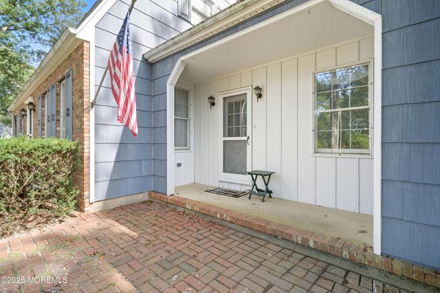 118 N Lakeshore Drive, Manahawkin, NJ 08050
