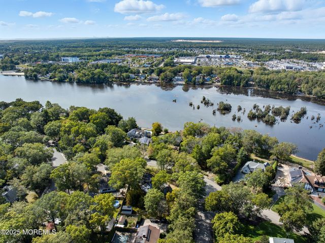 118 N Lakeshore Drive, Manahawkin, NJ 08050