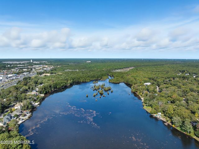 118 N Lakeshore Drive, Manahawkin, NJ 08050