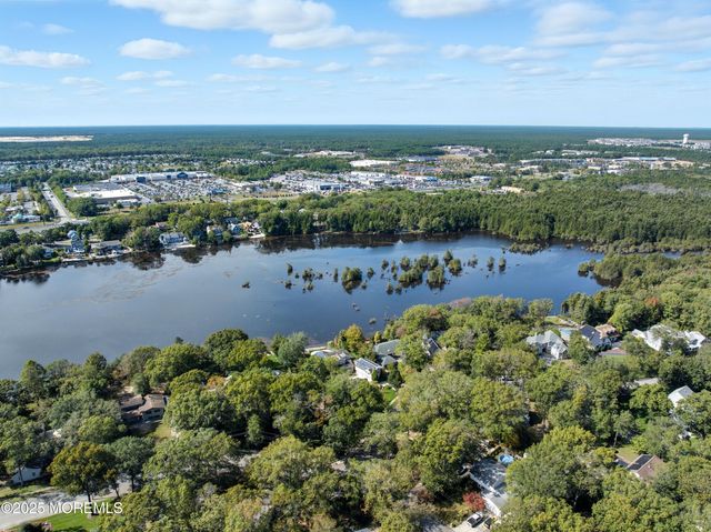 118 N Lakeshore Drive, Manahawkin, NJ 08050