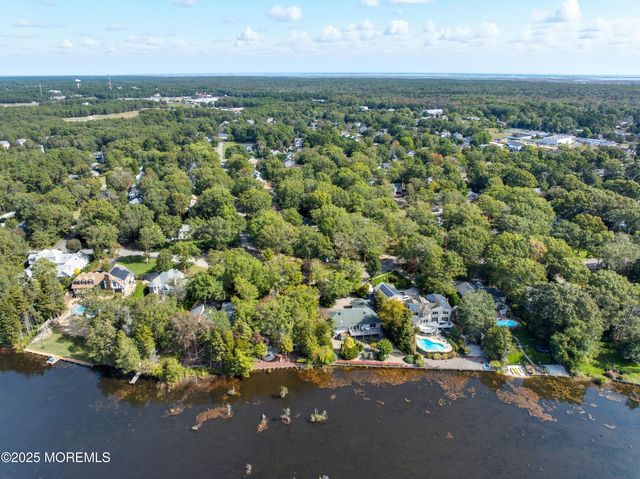 118 N Lakeshore Drive, Manahawkin, NJ 08050