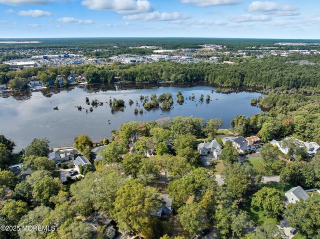 118 N Lakeshore Drive, Manahawkin, NJ 08050