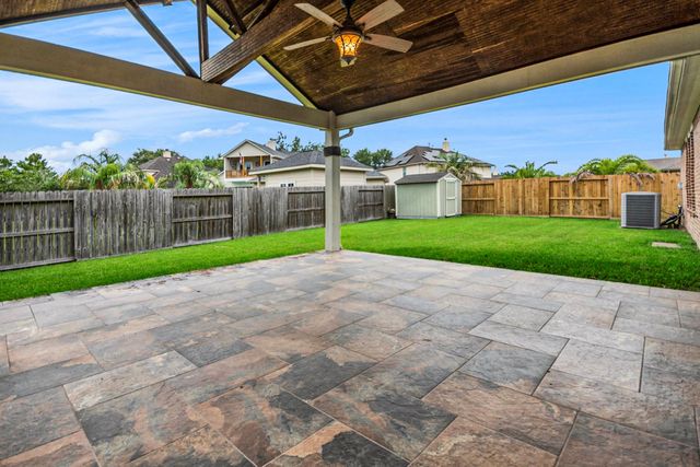4438 W Maple Drive, Friendswood, TX 77546