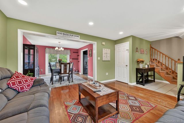 4 Strack Court, West Haverstraw, NY 10993