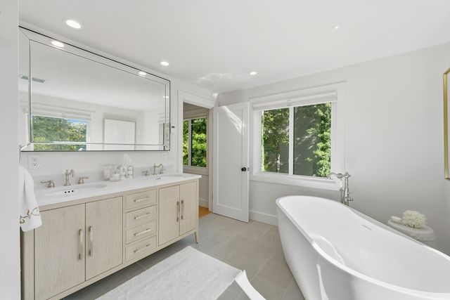 43 Prentiss Ln, Belmont, MA 02478