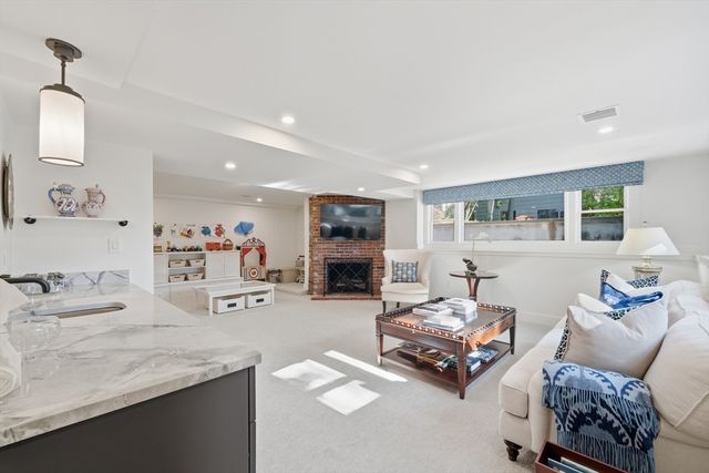 43 Prentiss Ln, Belmont, MA 02478