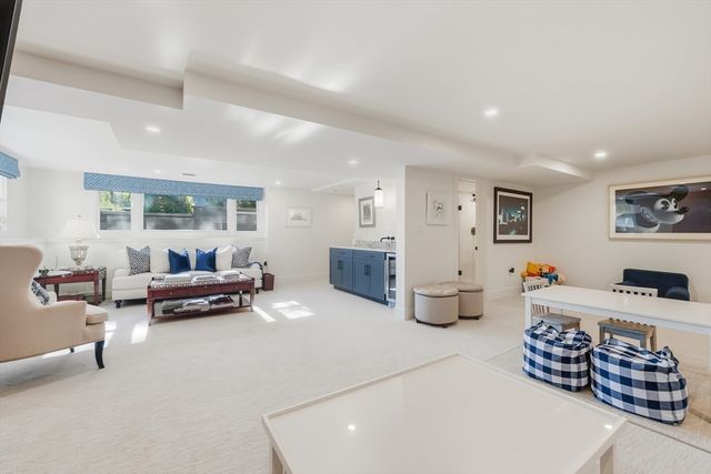 43 Prentiss Ln, Belmont, MA 02478