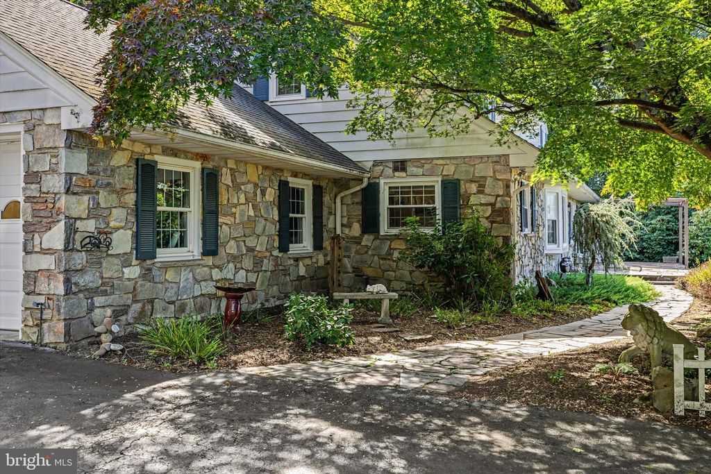 99 PICKWICK DR, DOYLESTOWN, PA 18901 — photo 2