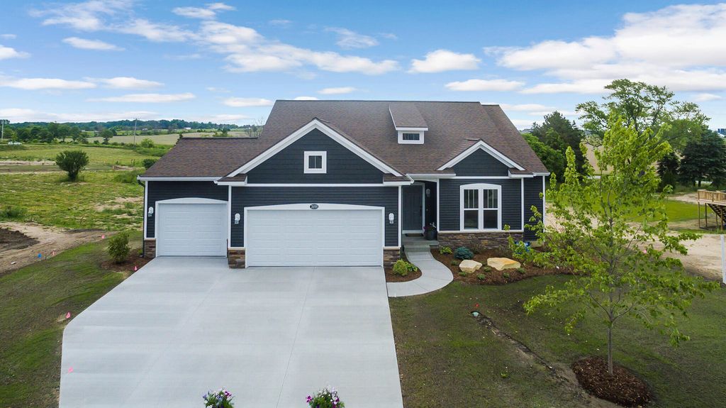 8629 McGovern Sw, Byron Twp, MI 49315