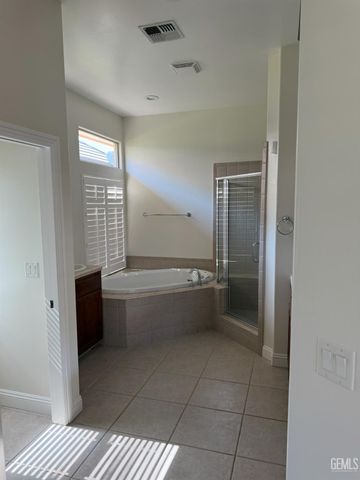 12417 Locksley Drive, Bakersfield, CA 93311