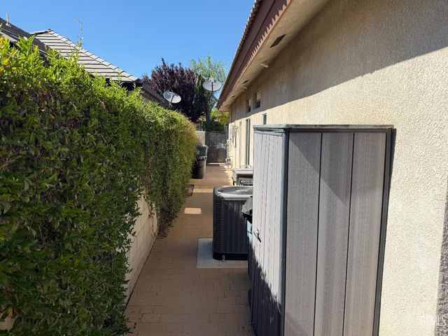 12417 Locksley Drive, Bakersfield, CA 93311