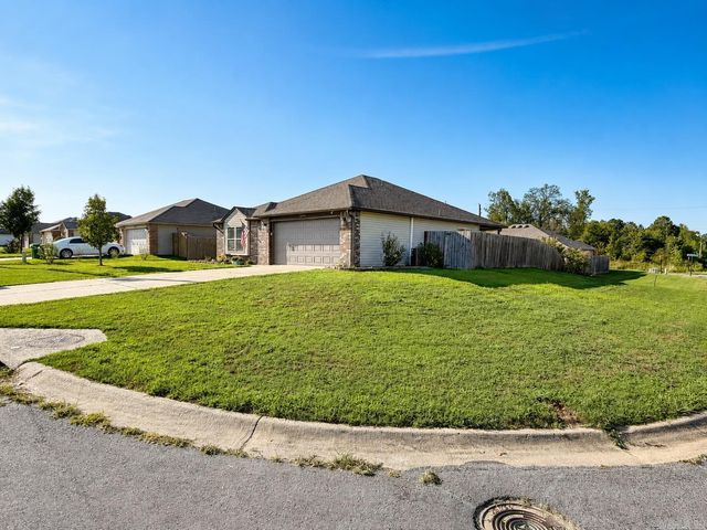 2209 San Luis Boulevard, North Little Rock, AR 72118
