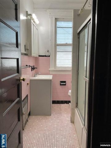 29 17th Street 2, East Orange, NJ 07018