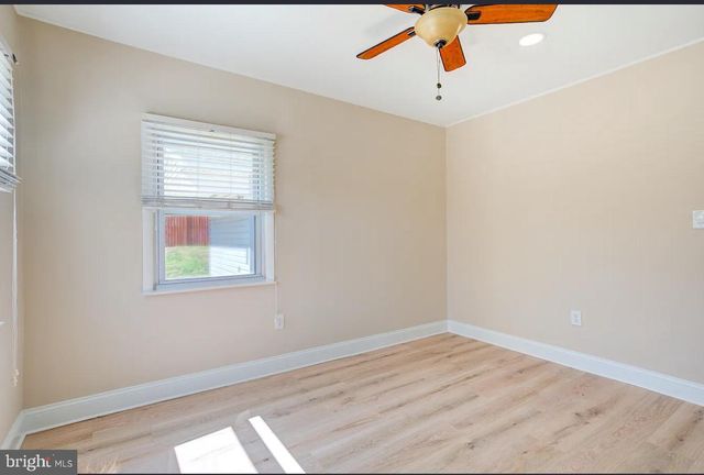 49 MISTLETOE LN, Levittown, PA 19054