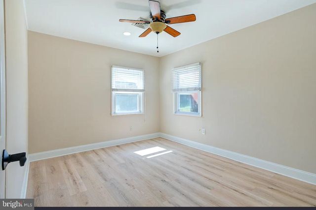 49 MISTLETOE LN, Levittown, PA 19054