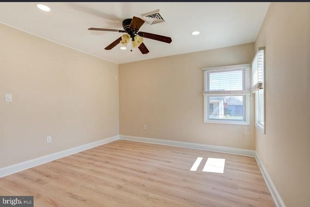 49 MISTLETOE LN, Levittown, PA 19054