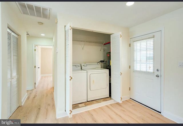 49 MISTLETOE LN, Levittown, PA 19054