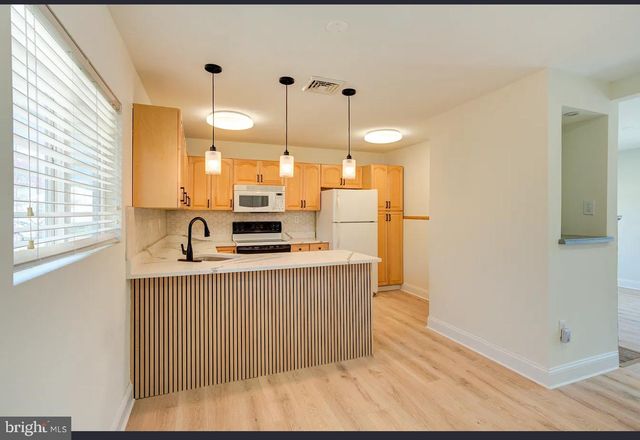 49 MISTLETOE LN, Levittown, PA 19054