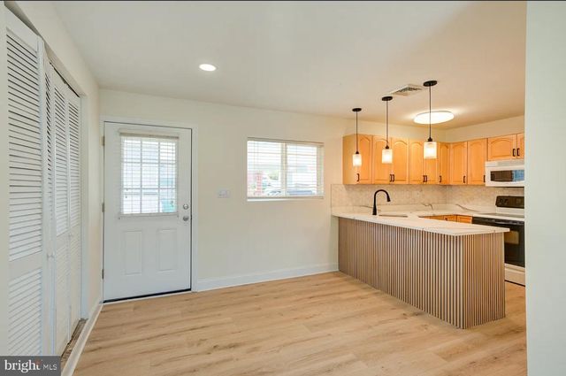 49 MISTLETOE LN, Levittown, PA 19054