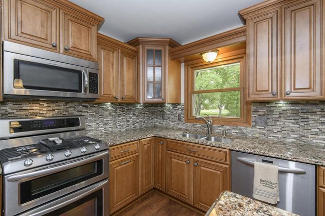 W164N9918 Robins WAY, Germantown, WI 53022