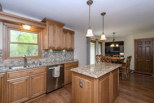 W164N9918 Robins WAY, Germantown, WI 53022