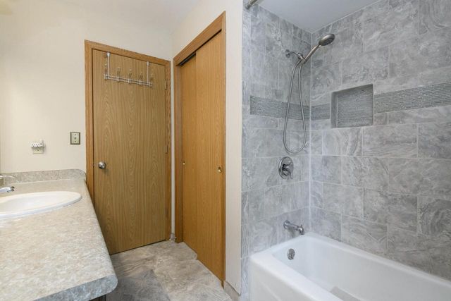 W164N9918 Robins WAY, Germantown, WI 53022