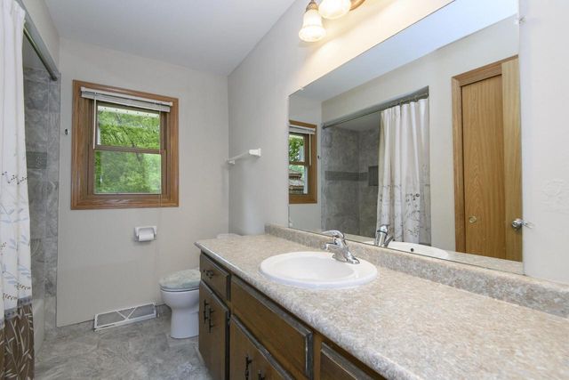 W164N9918 Robins WAY, Germantown, WI 53022