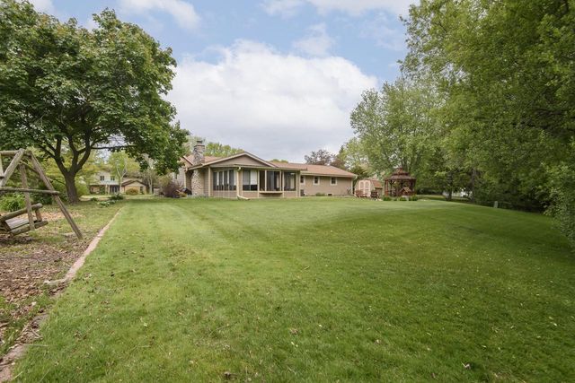 W164N9918 Robins WAY, Germantown, WI 53022