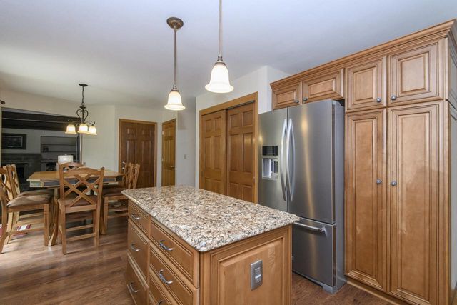 W164N9918 Robins WAY, Germantown, WI 53022