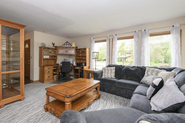 W164N9918 Robins WAY, Germantown, WI 53022