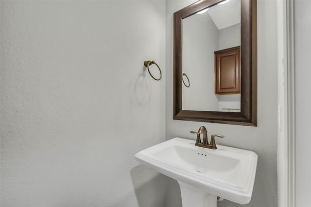 100 Castlegate Lane, Houston, TX 77065