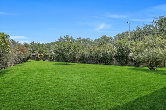 100 Castlegate Lane, Houston, TX 77065