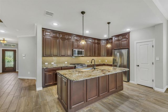 100 Castlegate Lane, Houston, TX 77065