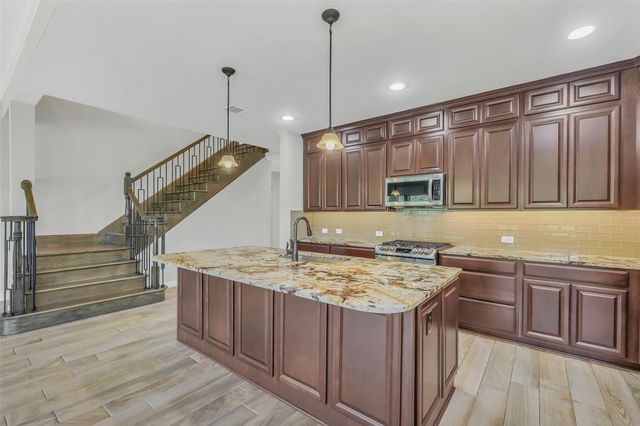 100 Castlegate Lane, Houston, TX 77065