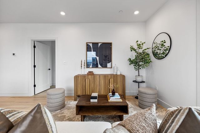 33 A St. 501, Boston, MA 02127