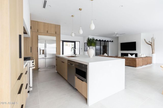 6511 E DREYFUS Avenue, Scottsdale, AZ 85254