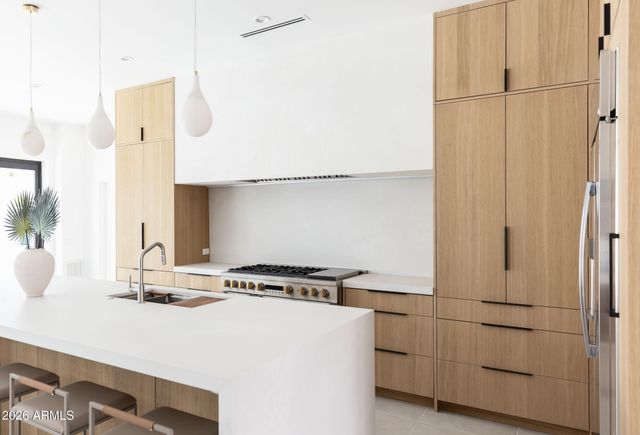 6511 E DREYFUS Avenue, Scottsdale, AZ 85254