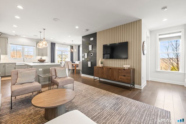 1 Brentwood Circle 1, Danbury, CT 06810