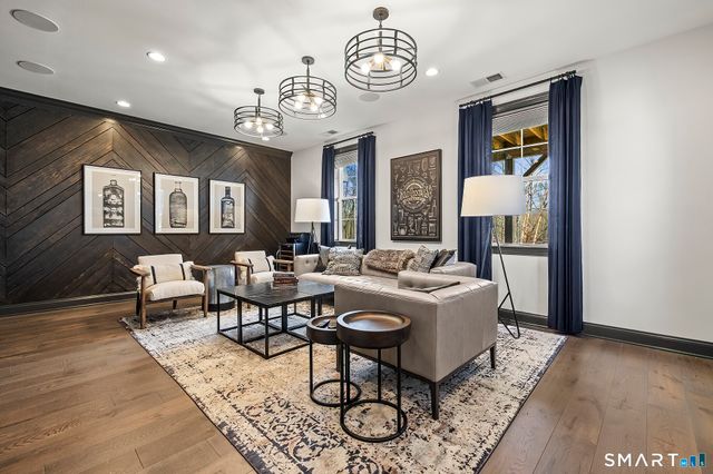 1 Brentwood Circle 1, Danbury, CT 06810