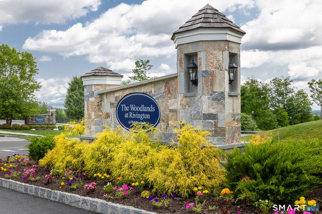 1 Brentwood Circle 1, Danbury, CT 06810