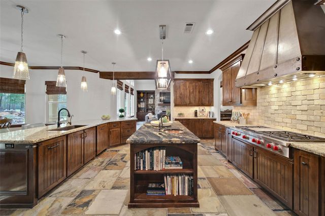 852 Eagle Pointe, Montgomery, TX 77316
