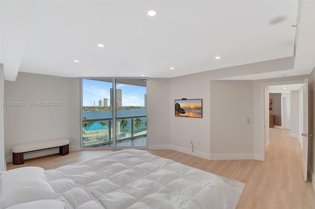 3370 Hidden Bay Drive 812, Aventura, FL 33180