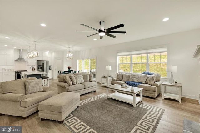 1033 LITITZ BEND DR, Lititz, PA 17543