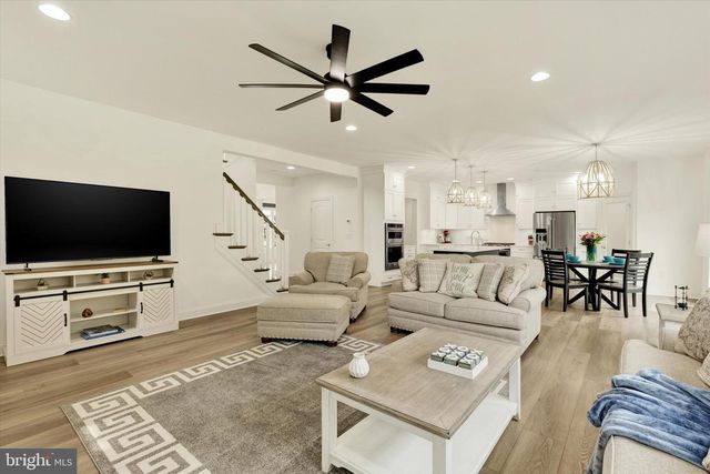 1033 LITITZ BEND DR, Lititz, PA 17543