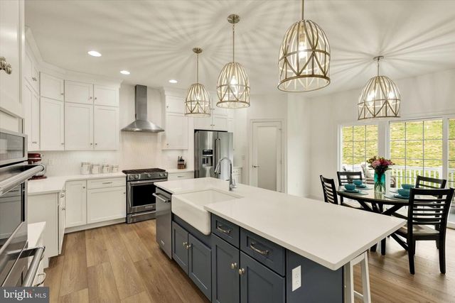 1033 LITITZ BEND DR, Lititz, PA 17543