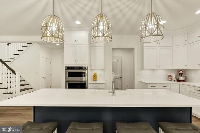1033 LITITZ BEND DR, Lititz, PA 17543