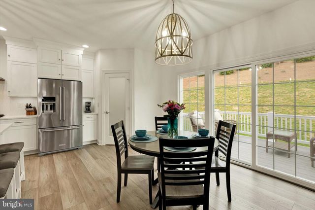 1033 LITITZ BEND DR, Lititz, PA 17543