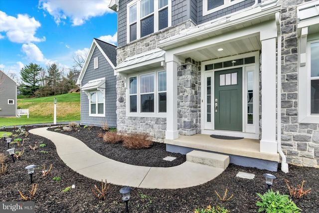 1033 LITITZ BEND DR, Lititz, PA 17543