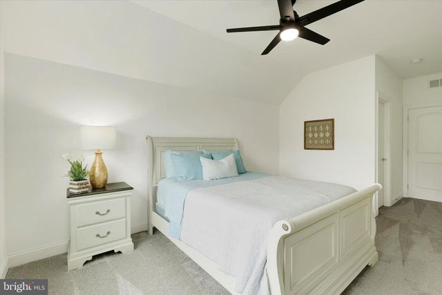 1033 LITITZ BEND DR, Lititz, PA 17543